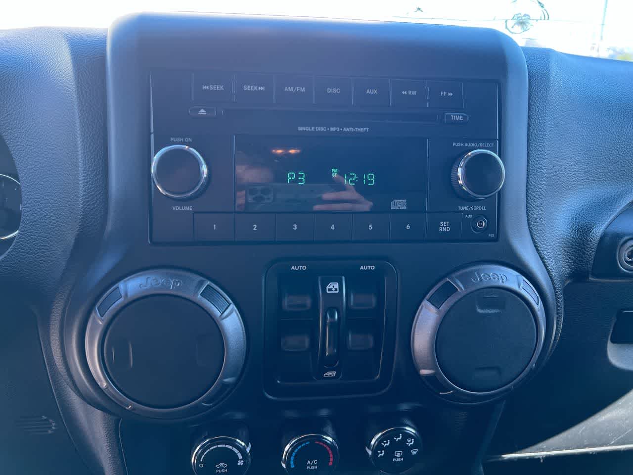 Thumbnail: 2018 Jeep Wrangler - 16