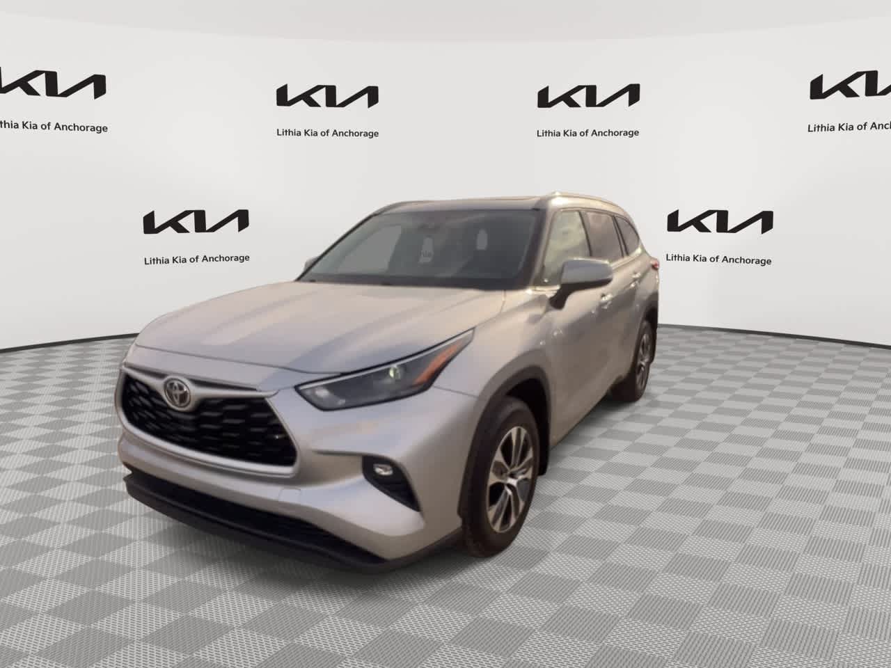 Thumbnail: 2023 Toyota Highlander - 4