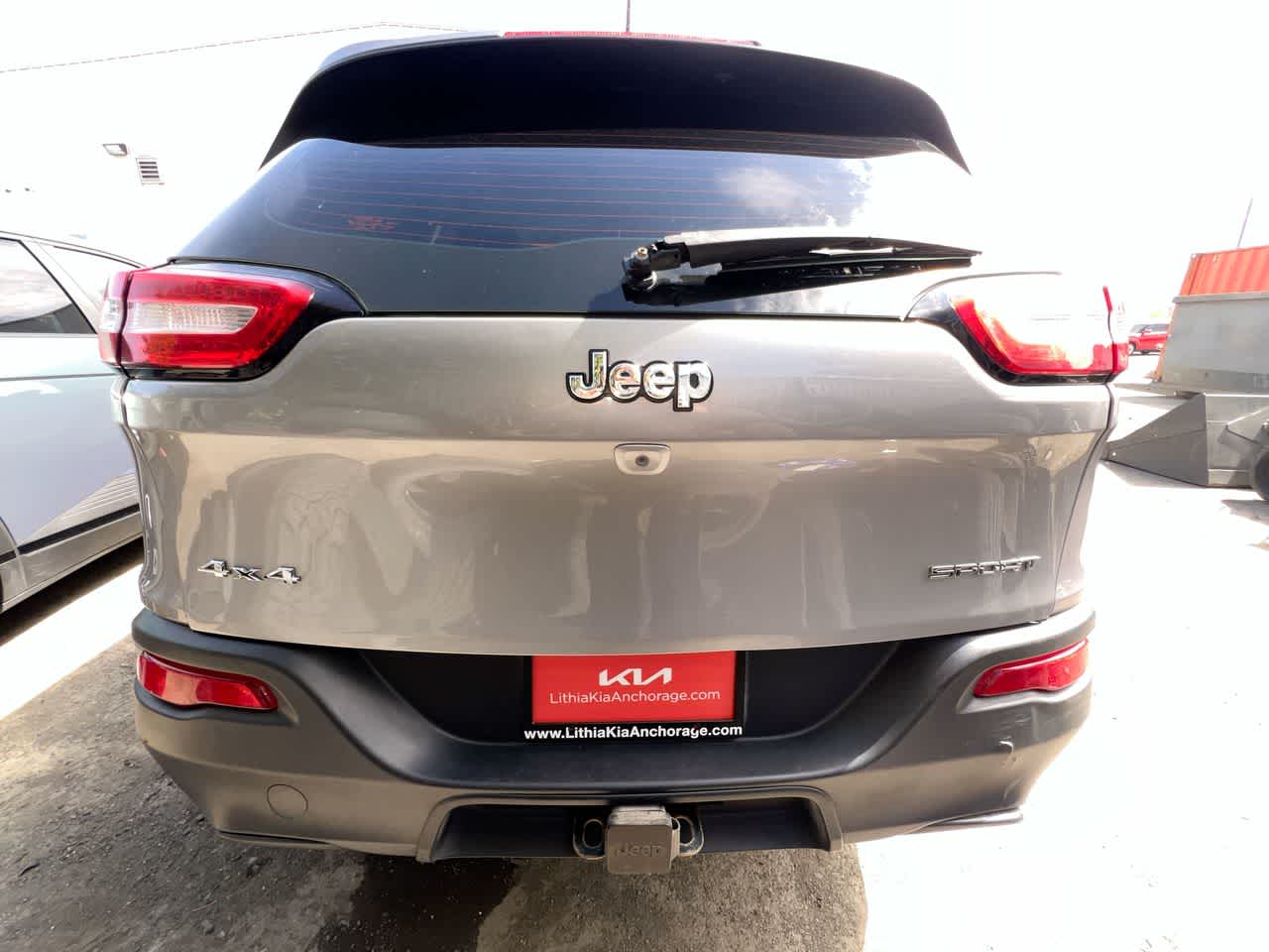 Thumbnail: 2016 Jeep Cherokee - 27