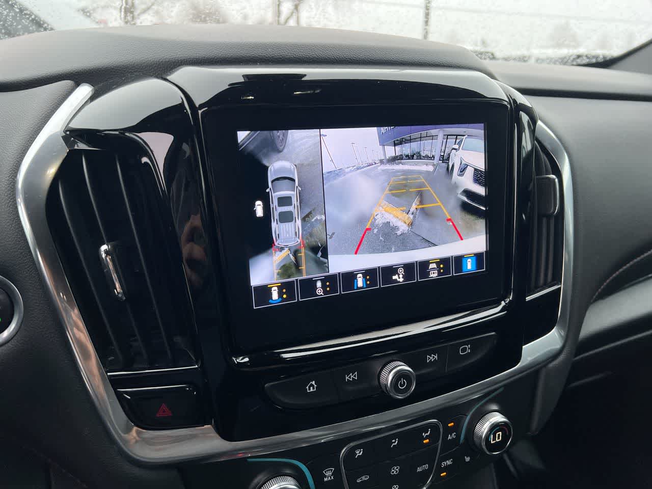 Thumbnail: 2023 Chevrolet Traverse - 17