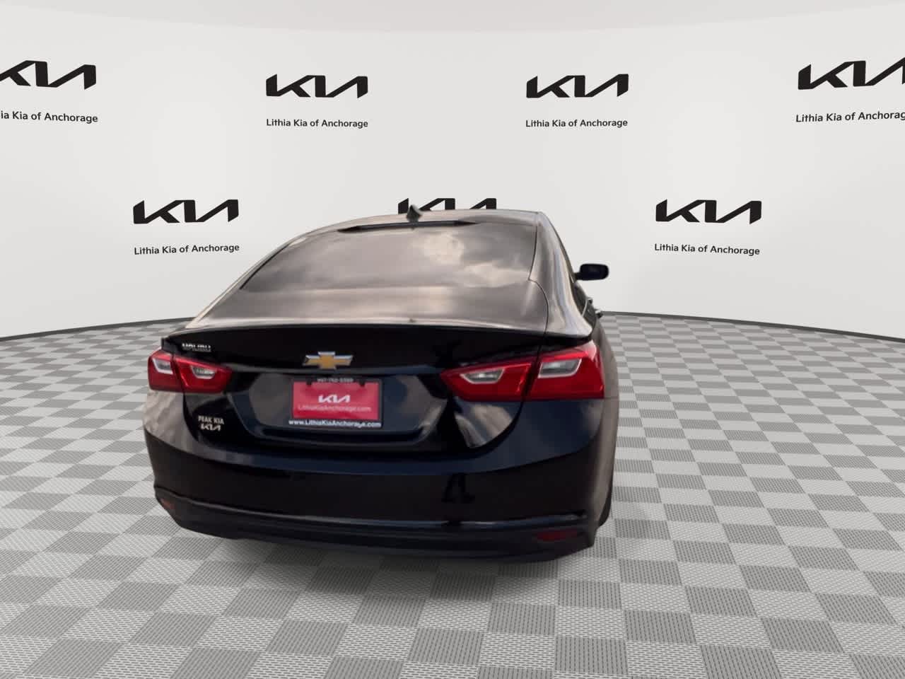 Thumbnail: 2017 Chevrolet Malibu - 8