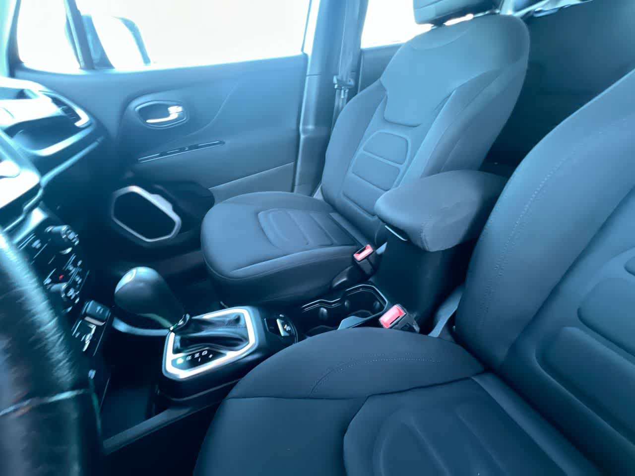 Thumbnail: 2019 Jeep Renegade - 21