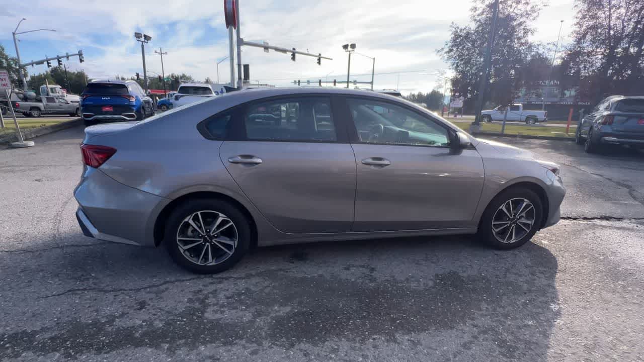 Thumbnail: 2024 Kia Forte - 9