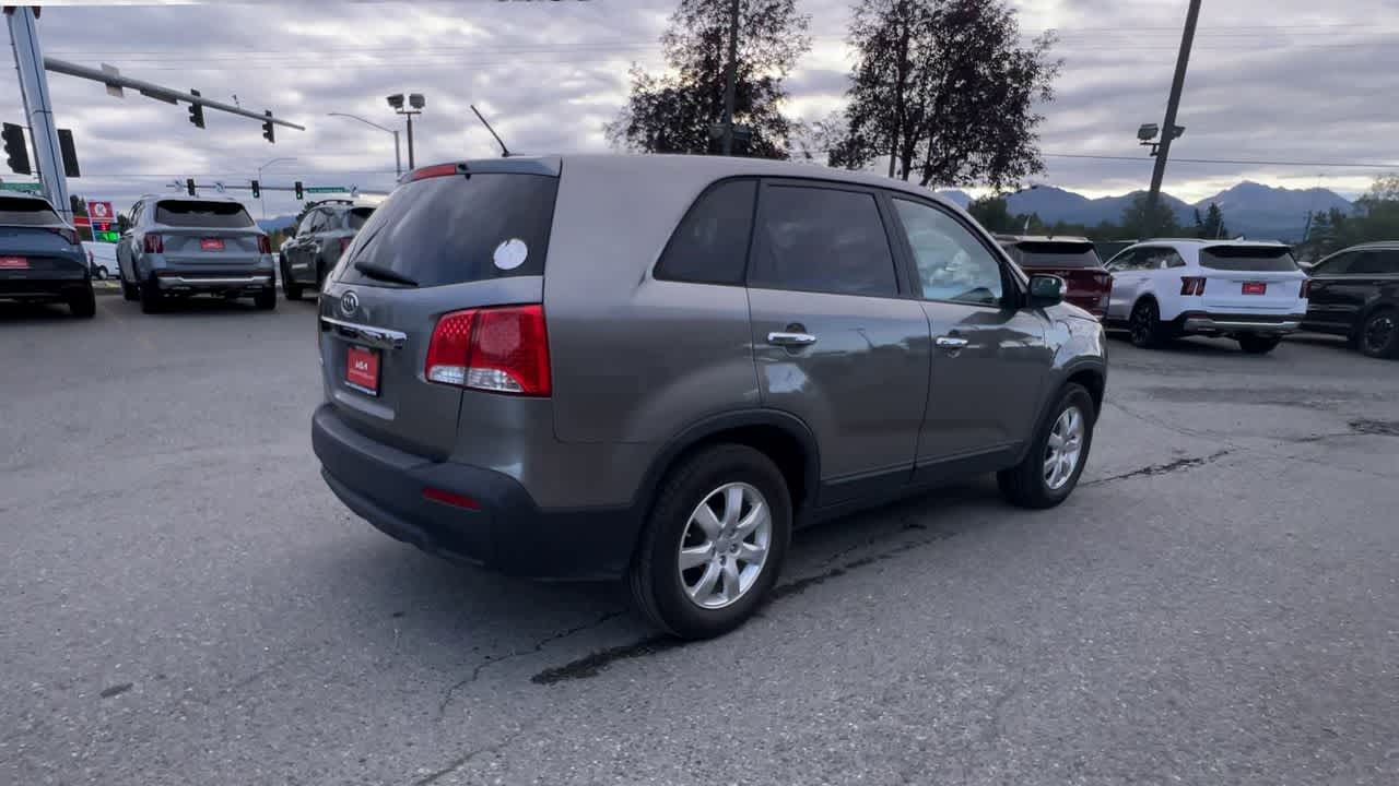 Thumbnail: 2013 Kia Sorento - 8