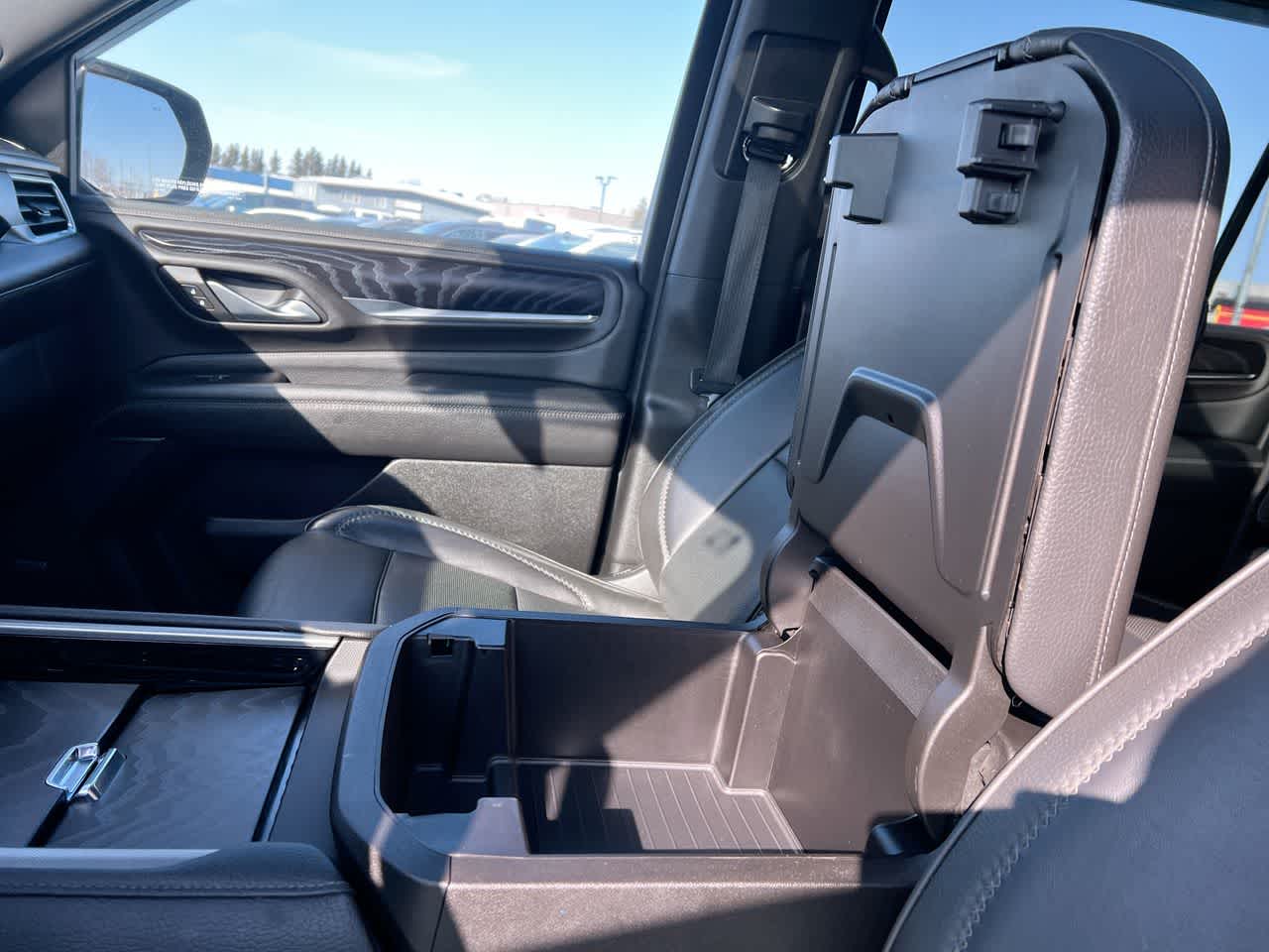 Thumbnail: 2022 GMC Yukon XL - 21