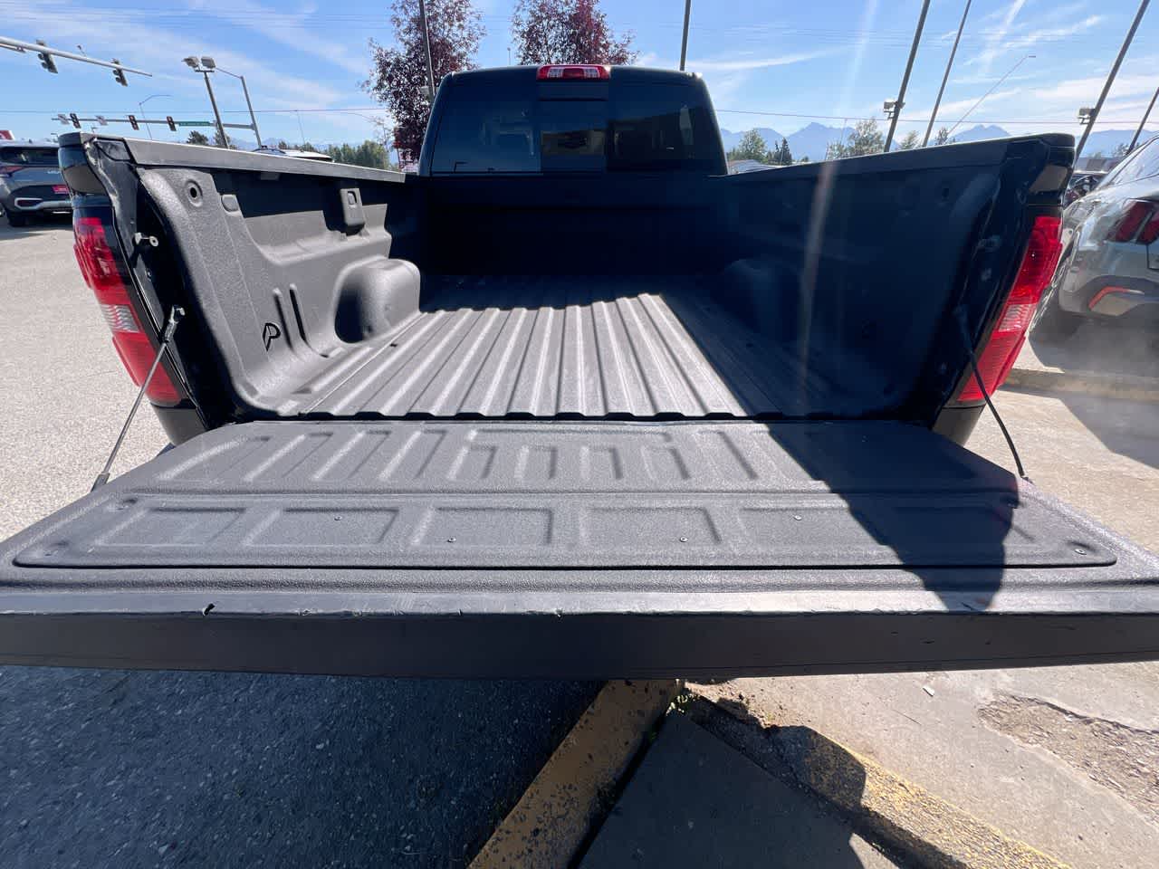 Thumbnail: 2018 GMC Sierra 2500 - 27