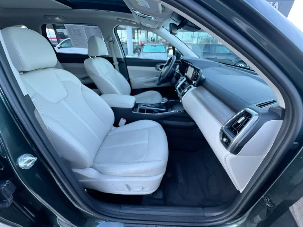 Thumbnail: 2023 Kia Sorento - 28