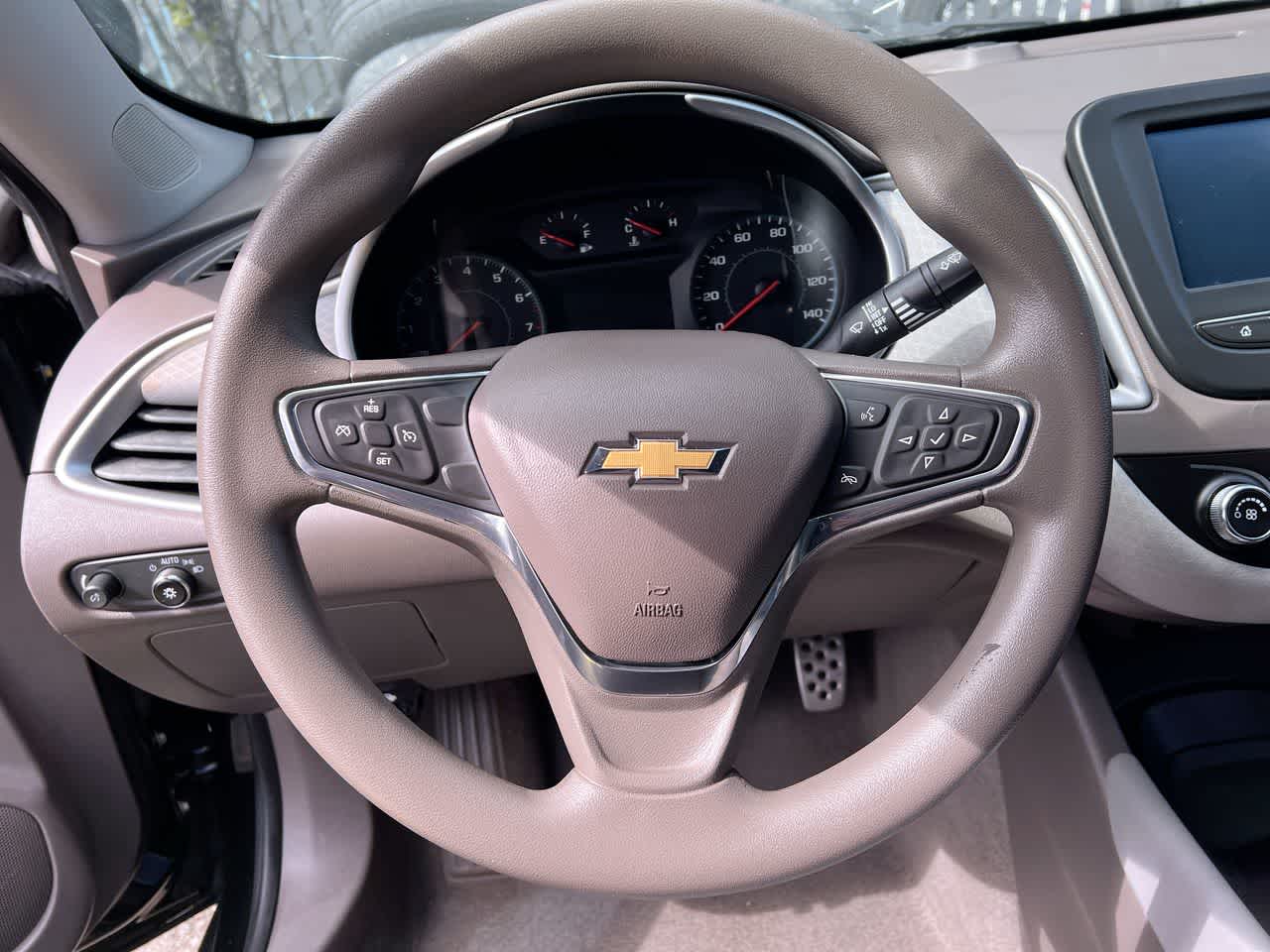 Thumbnail: 2017 Chevrolet Malibu - 14