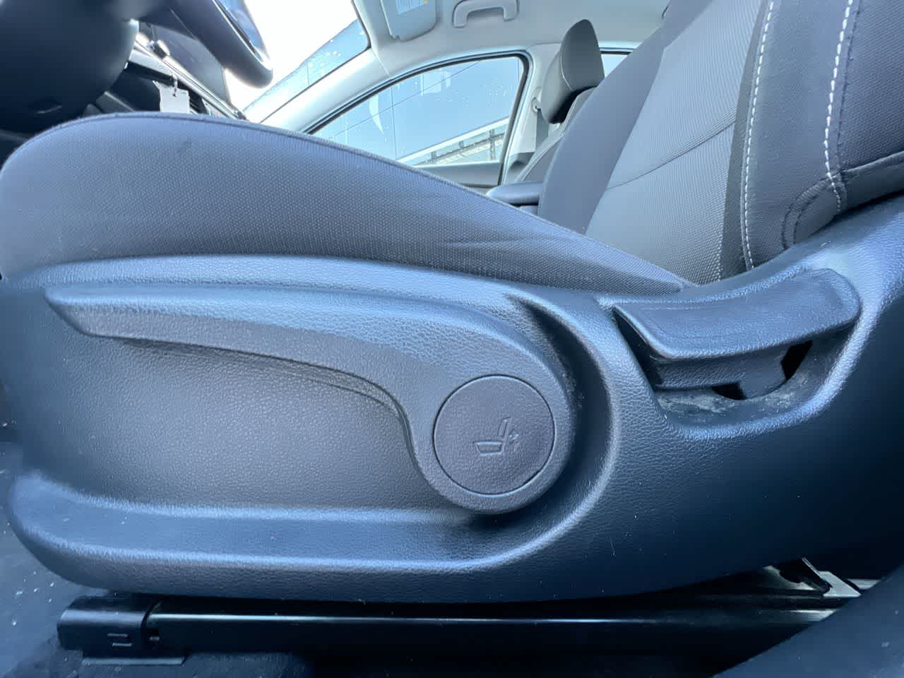 Thumbnail: 2023 Kia Forte - 12