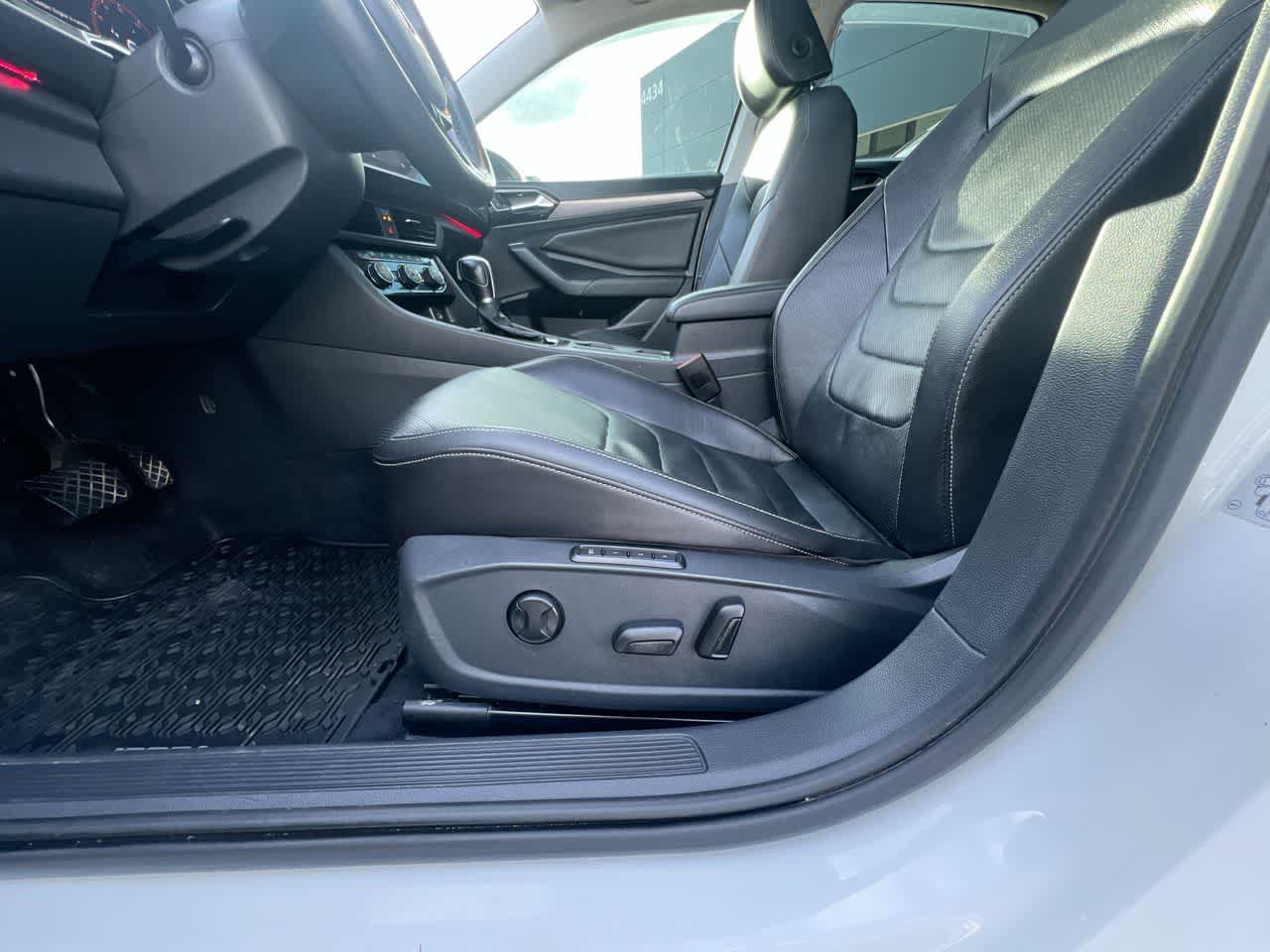 Thumbnail: 2019 Volkswagen Jetta - 12