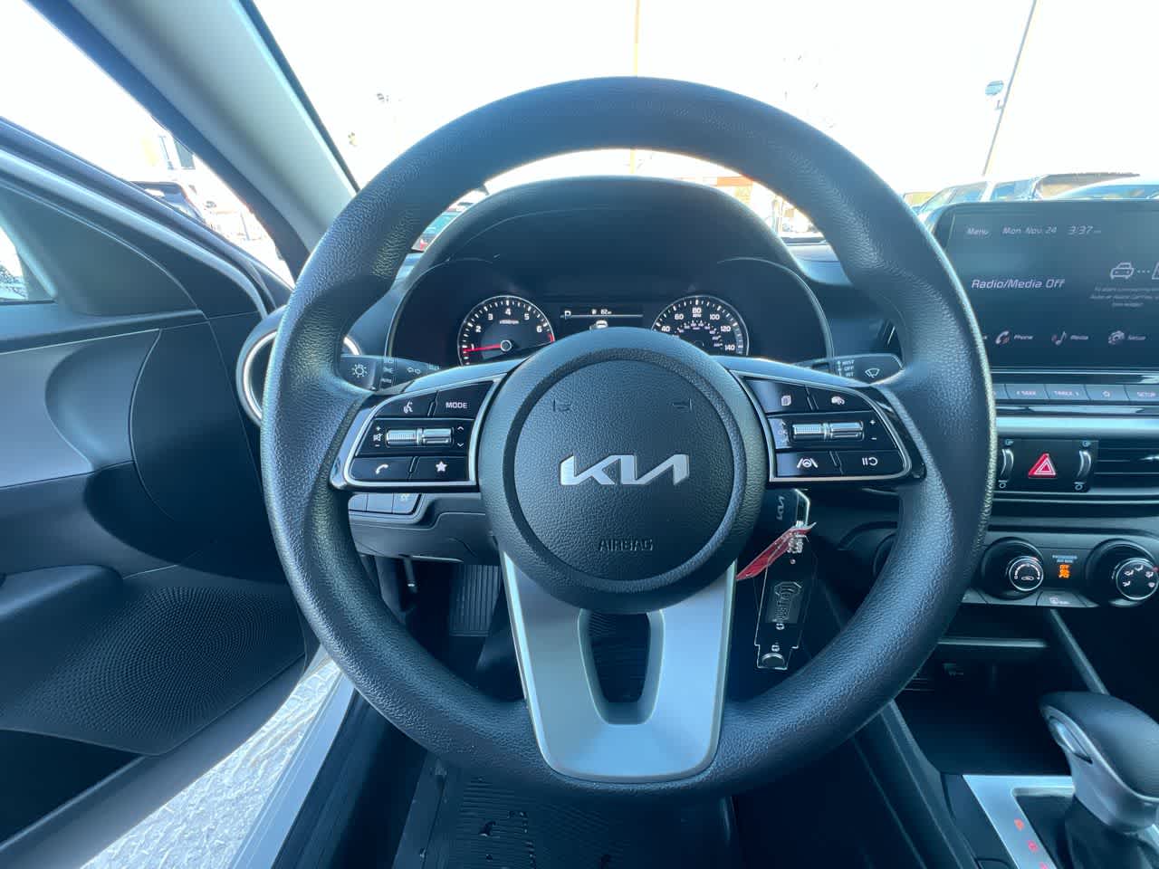 Thumbnail: 2022 Kia Forte - 14