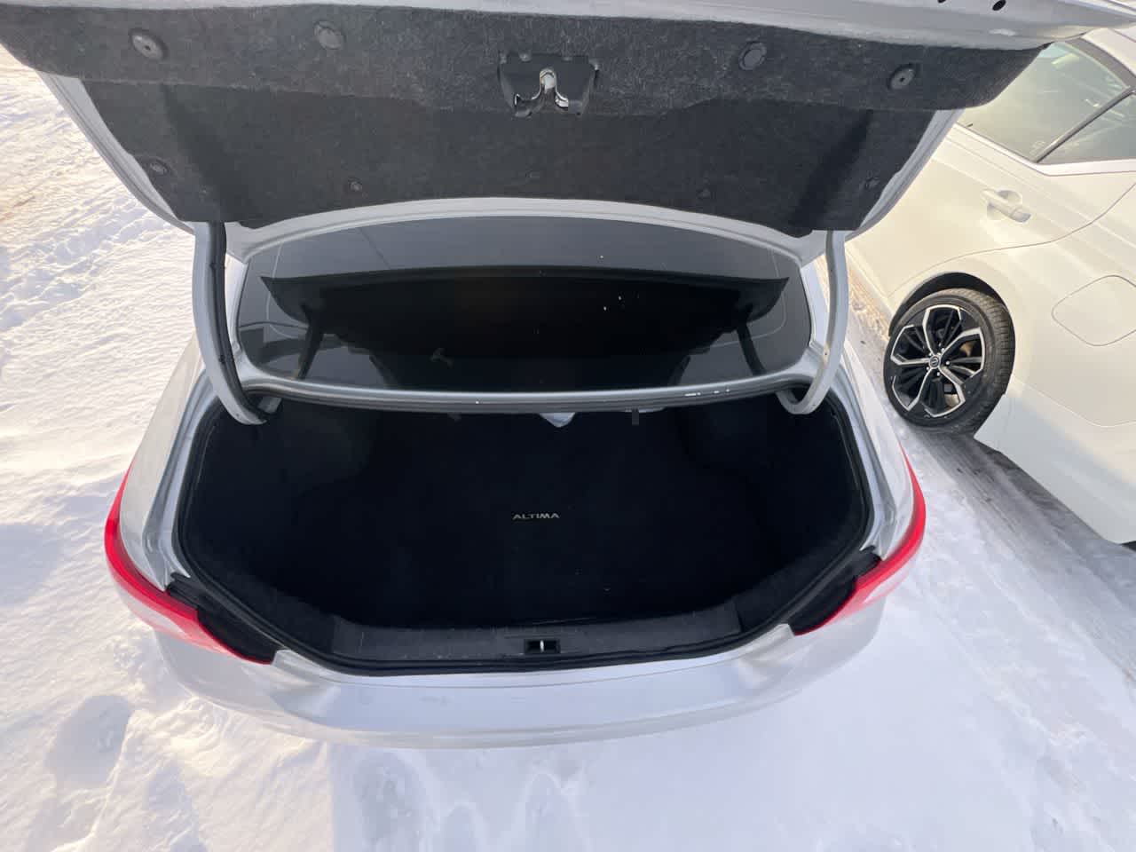 Thumbnail: 2017 Nissan Altima - 24