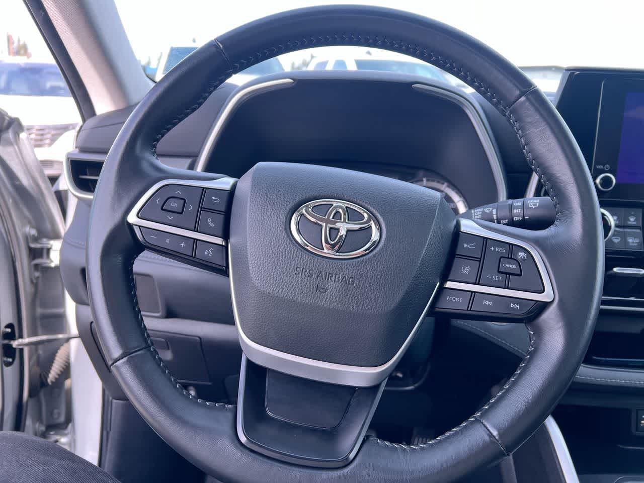 Thumbnail: 2023 Toyota Highlander - 14