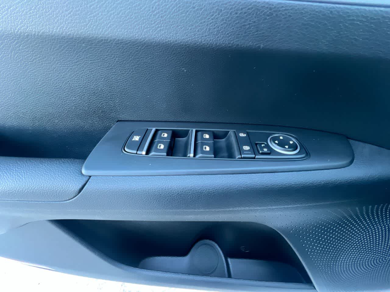 Thumbnail: 2022 Kia Forte - 13