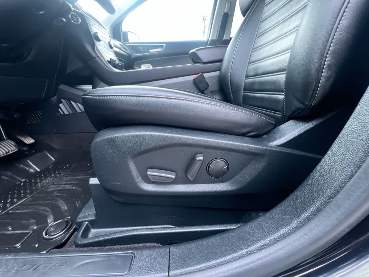 Thumbnail: 2020 Ford Edge - 12
