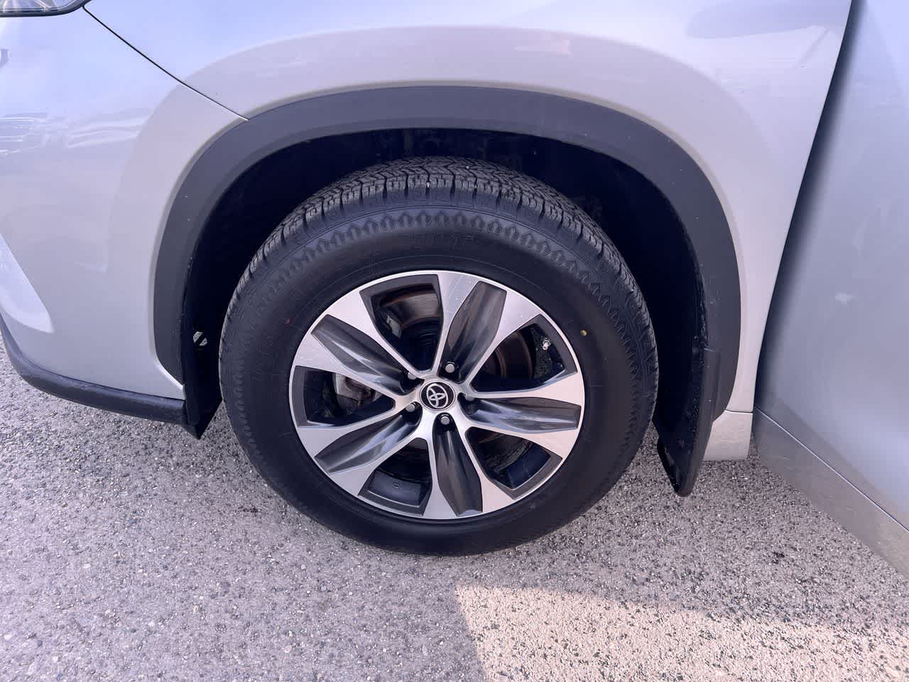 Thumbnail: 2023 Toyota Highlander - 10