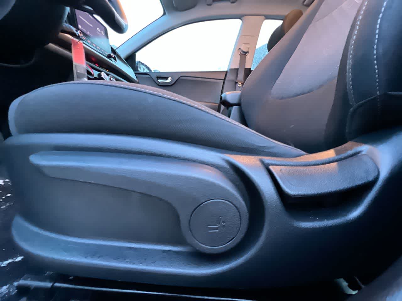 Thumbnail: 2023 Kia Rio - 12