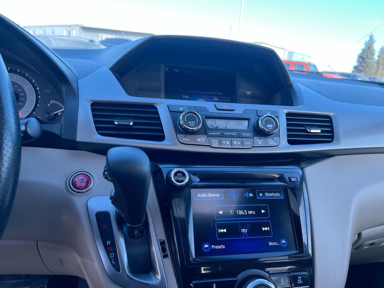 Thumbnail: 2015 Honda Odyssey - 16