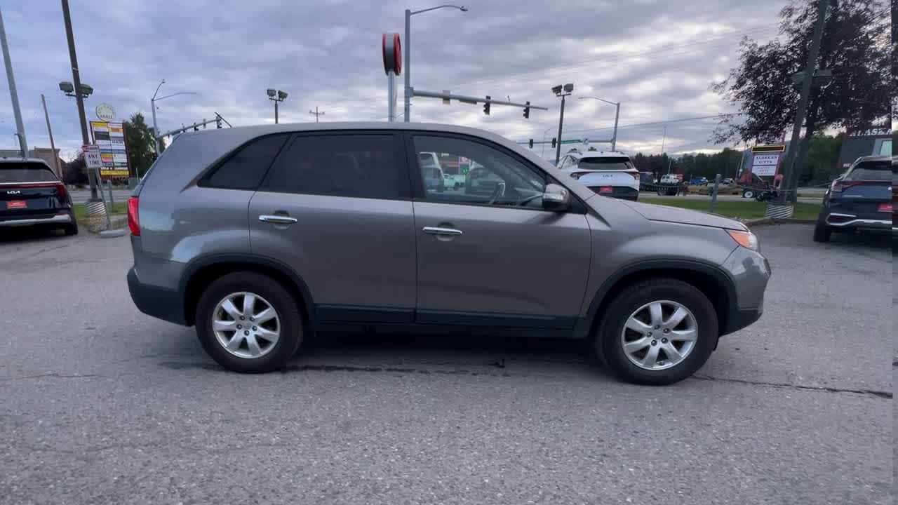 Thumbnail: 2013 Kia Sorento - 9