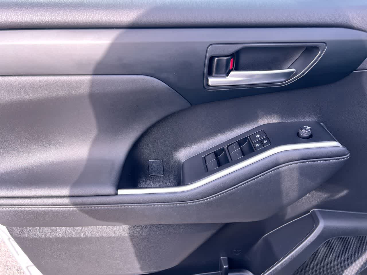 Thumbnail: 2023 Toyota Highlander - 13