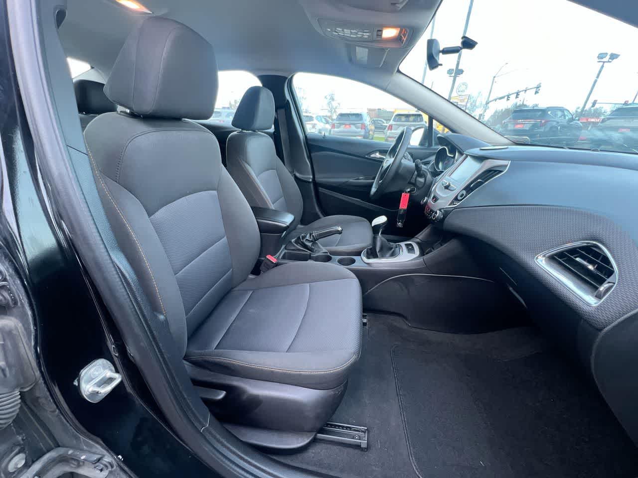 Thumbnail: 2018 Chevrolet Cruze - 28