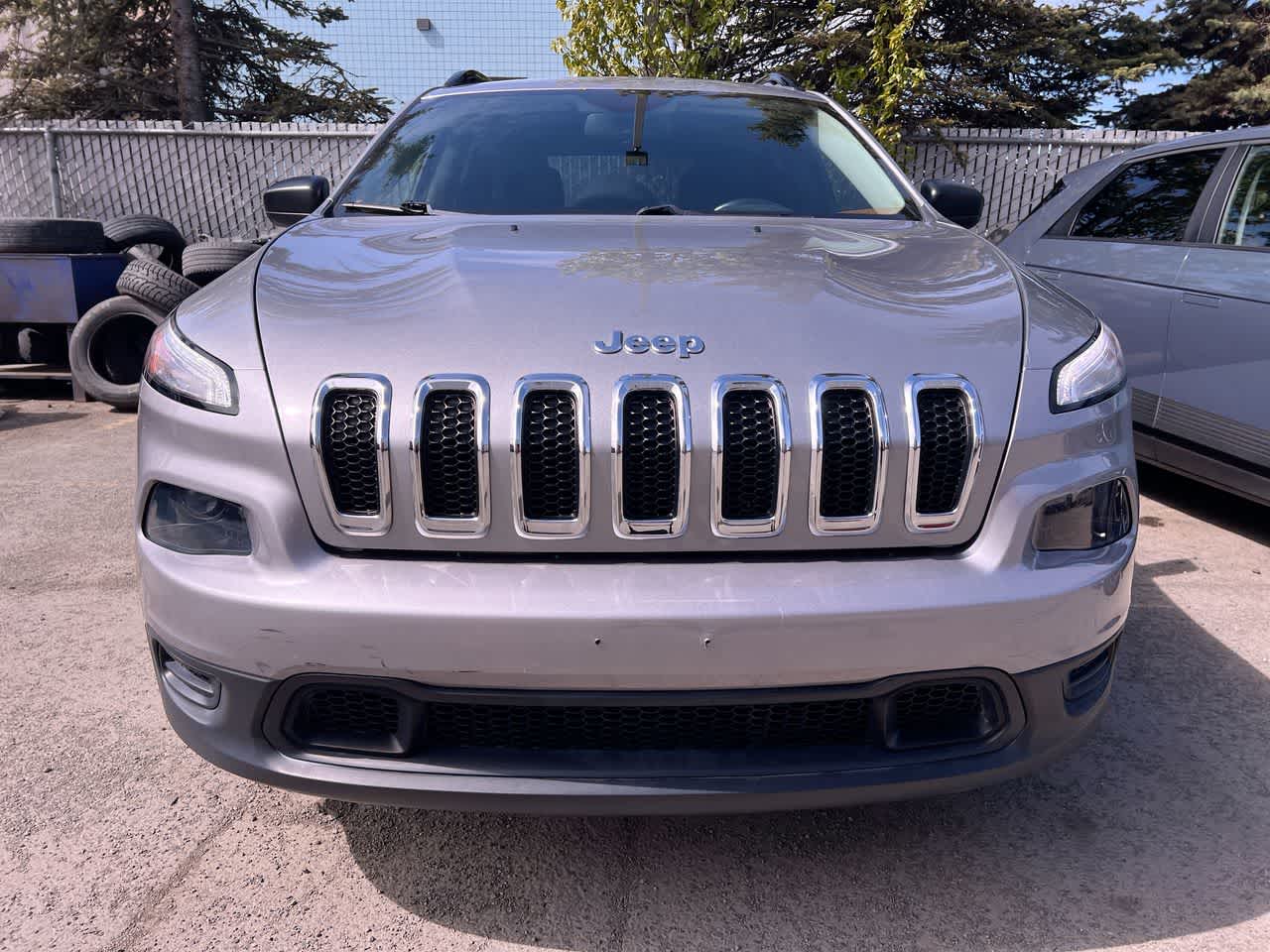 Thumbnail: 2016 Jeep Cherokee - 29