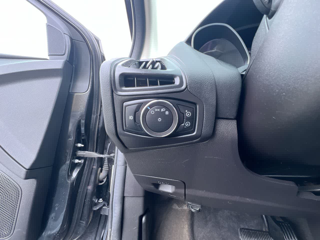 Thumbnail: 2012 Ford Focus - 18
