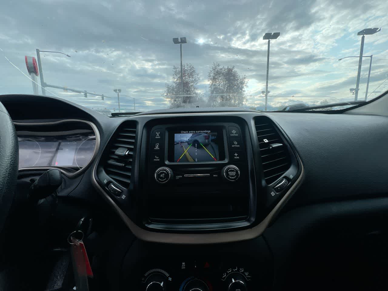 Thumbnail: 2016 Jeep Cherokee - 17