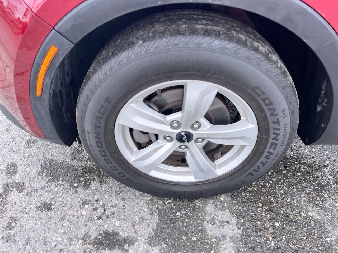 2022 Kia Sorento LX photo 2