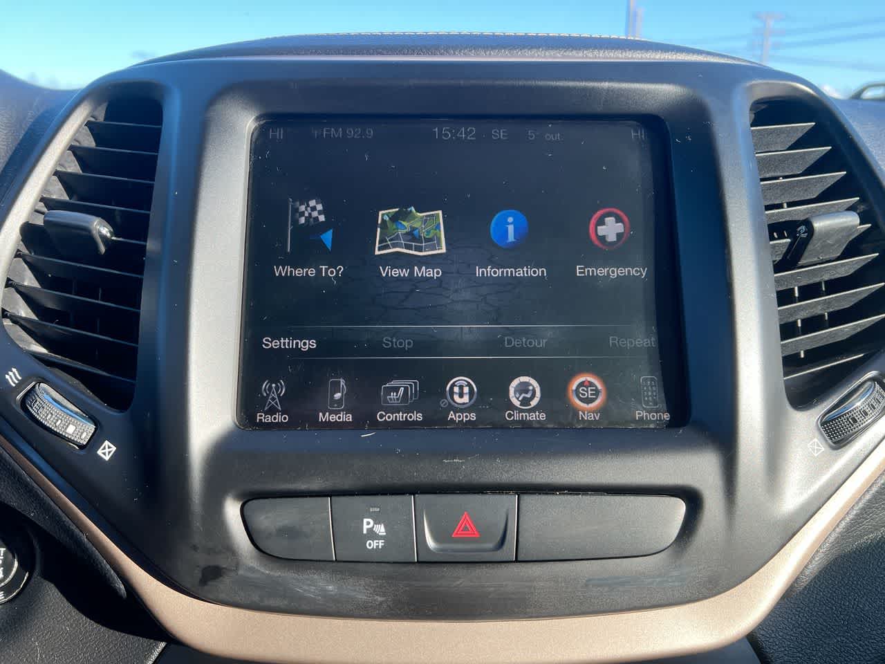 Thumbnail: 2015 Jeep Cherokee - 18