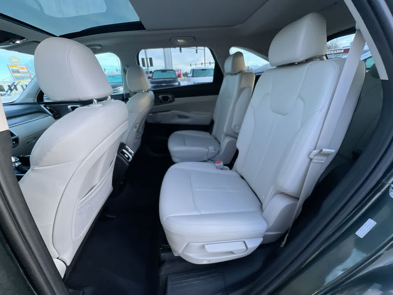 Thumbnail: 2023 Kia Sorento - 23