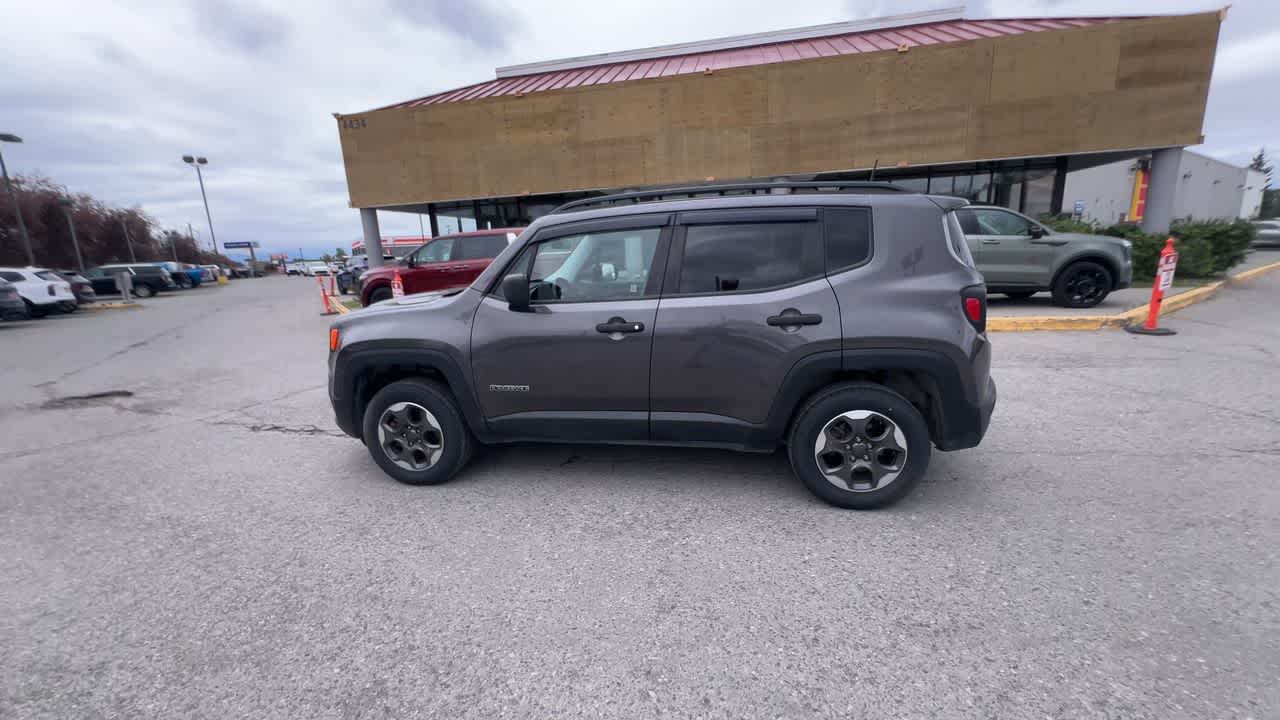 Thumbnail: 2016 Jeep Renegade - 5