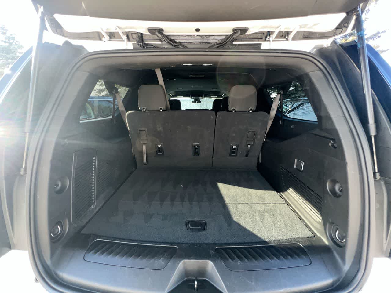 Thumbnail: 2025 Chevrolet Suburban - 25