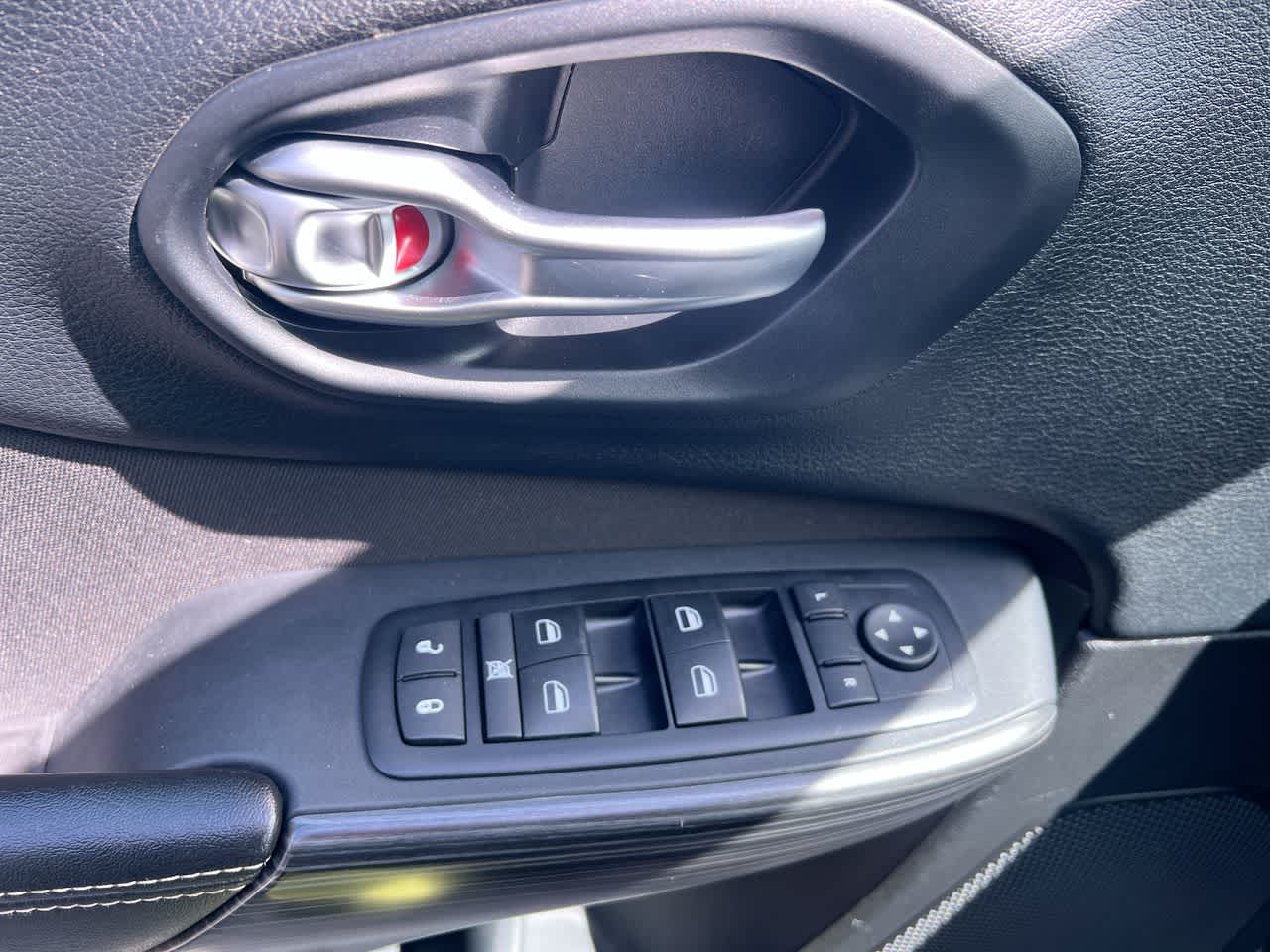 Thumbnail: 2016 Jeep Cherokee - 13