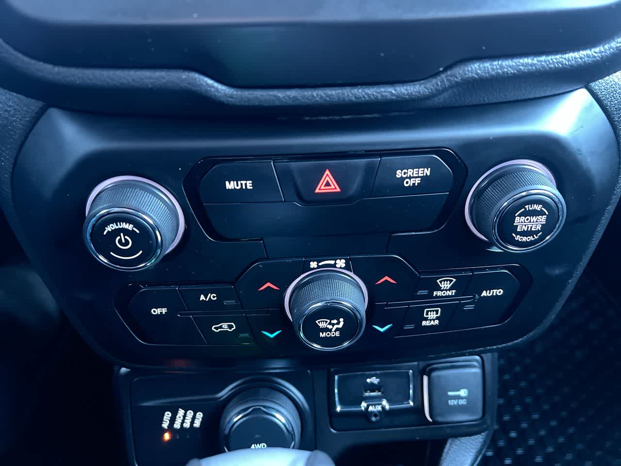 Thumbnail: 2019 Jeep Renegade - 19