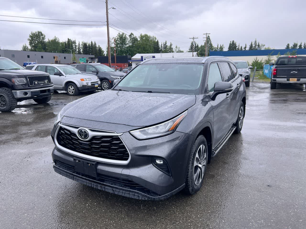 2020 Toyota Highlander XLE Hero Image