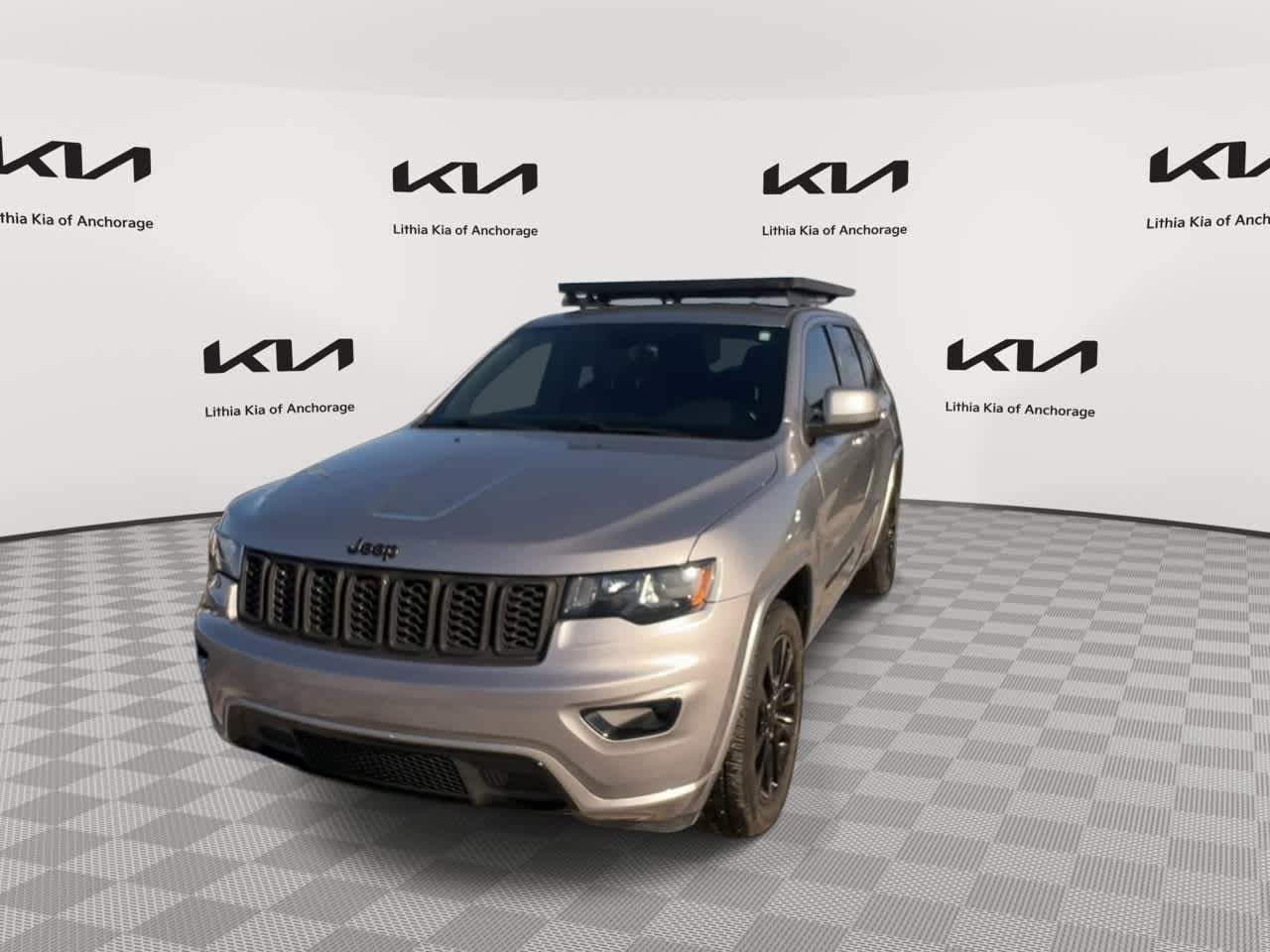 Thumbnail: 2017 Jeep Grand Cherokee - 4