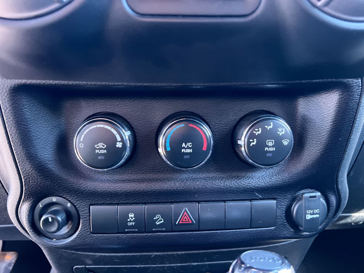 Thumbnail: 2018 Jeep Wrangler - 19