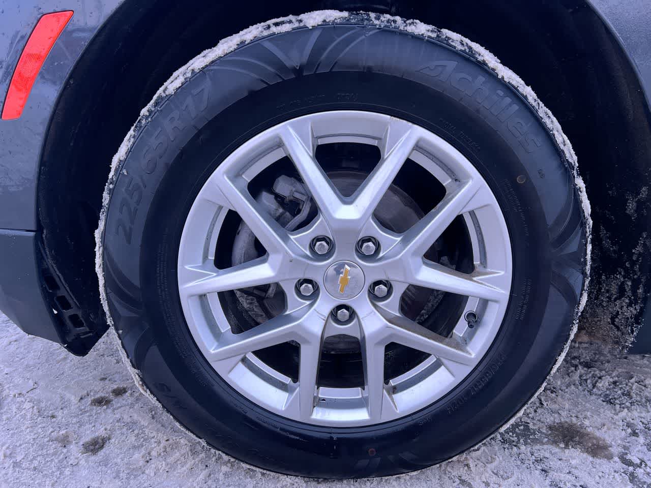 2022 Chevrolet Equinox LT photo 2