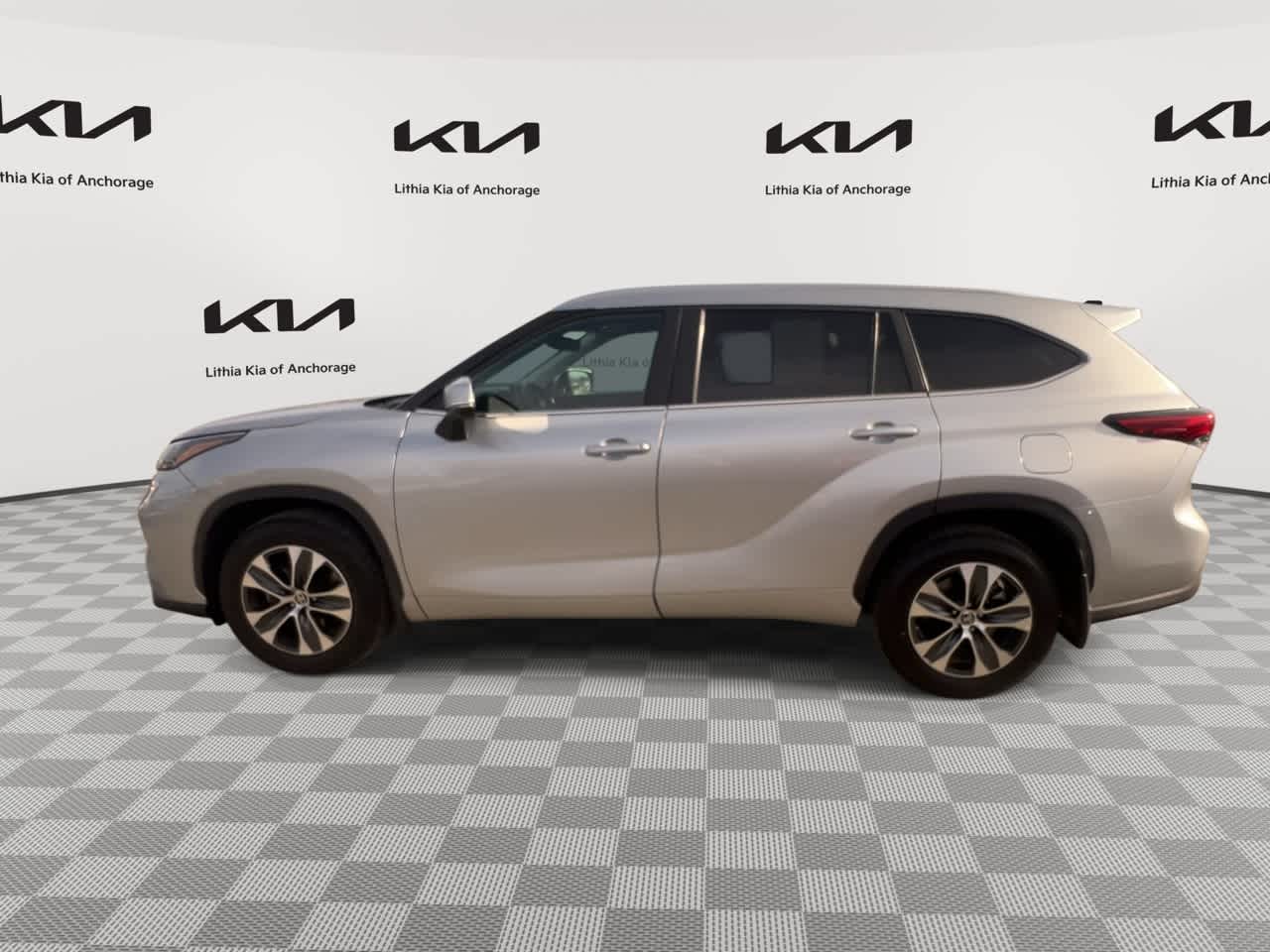 Thumbnail: 2023 Toyota Highlander - 6
