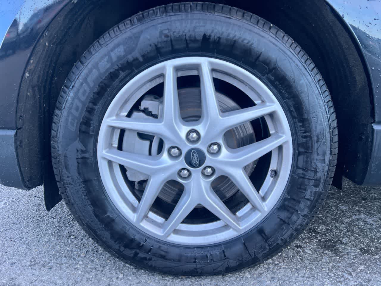 2023 Ford Edge SEL photo 2