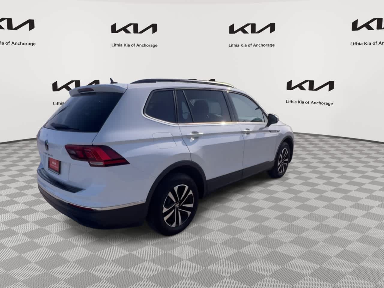 Thumbnail: 2023 Volkswagen Tiguan - 8