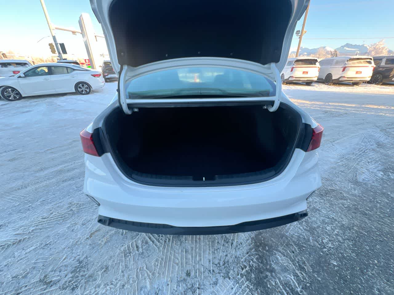 Thumbnail: 2022 Kia Forte - 25