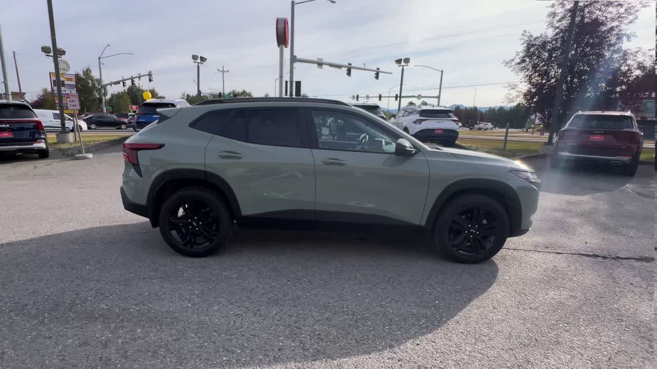 Thumbnail: 2025 Chevrolet Trax - 9
