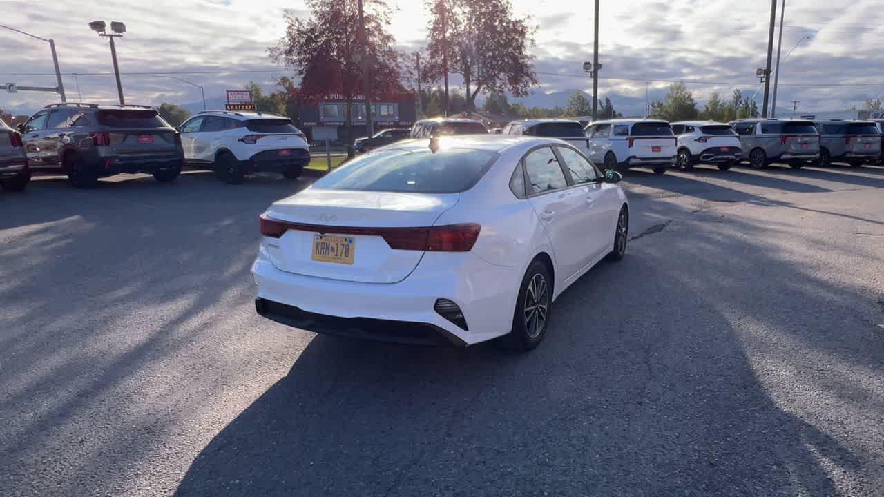 Thumbnail: 2024 Kia Forte - 8