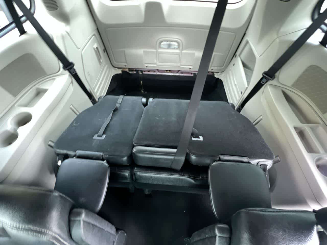 Thumbnail: 2012 Chrysler Town & Country - 24