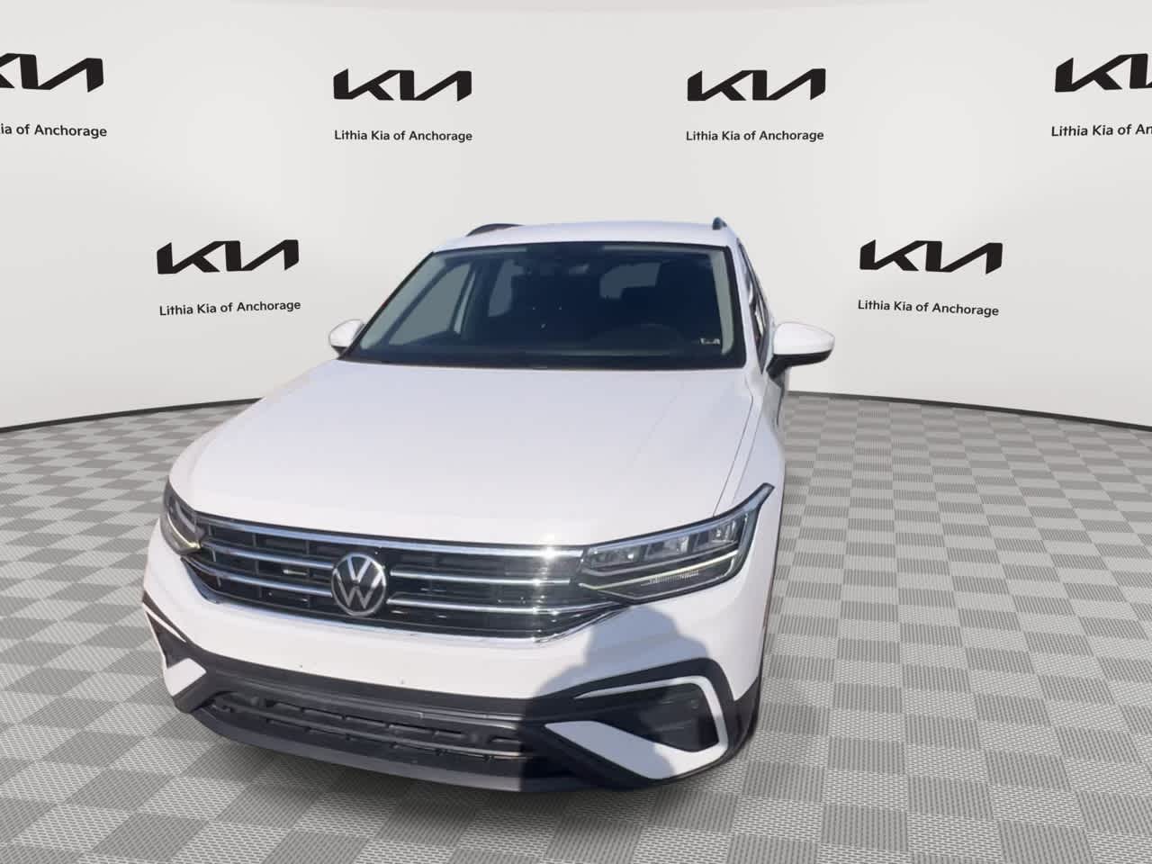Thumbnail: 2023 Volkswagen Tiguan - 3