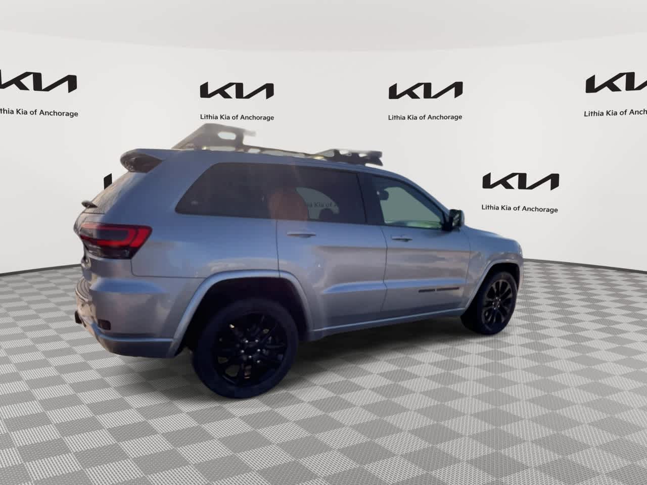 Thumbnail: 2017 Jeep Grand Cherokee - 9