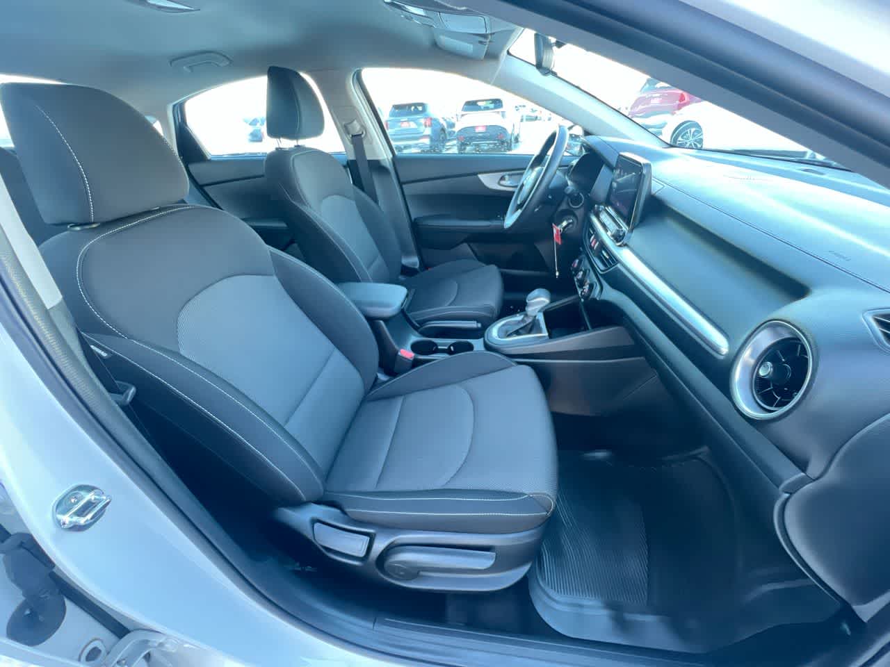 Thumbnail: 2022 Kia Forte - 28