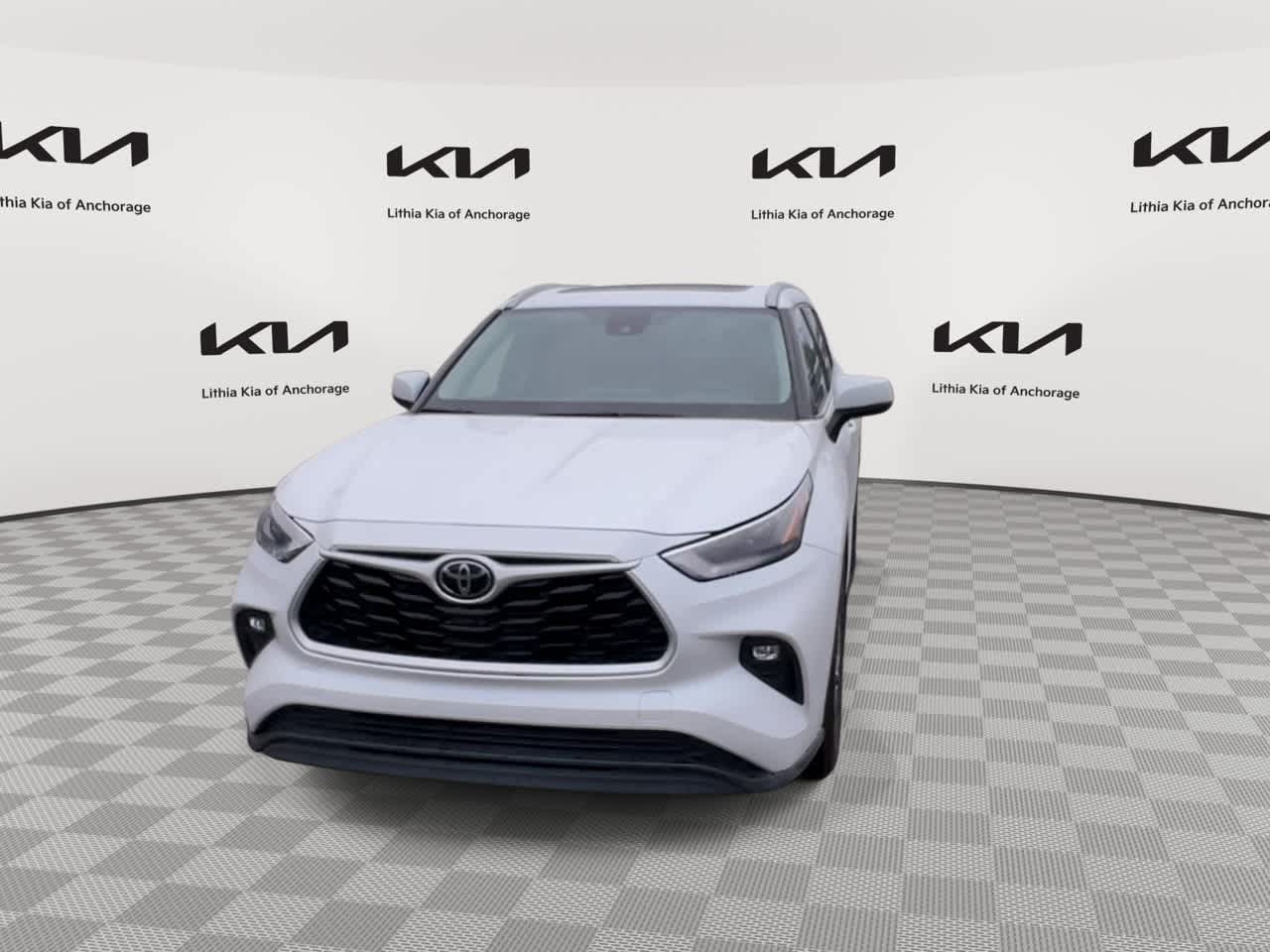 Thumbnail: 2024 Toyota Highlander - 3